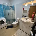 Alquiler De Privada Con Bano Compartido Cerca Al Mar! *
