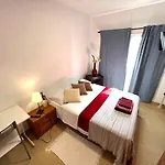 Alquiler De Privada Con Bano Compartido Cerca Al Mar! *