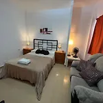 Alquiler De Privada Con Bano Compartido Cerca Al Mar! *