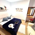 Alquiler De Privada Con Bano Compartido Cerca Al Mar!